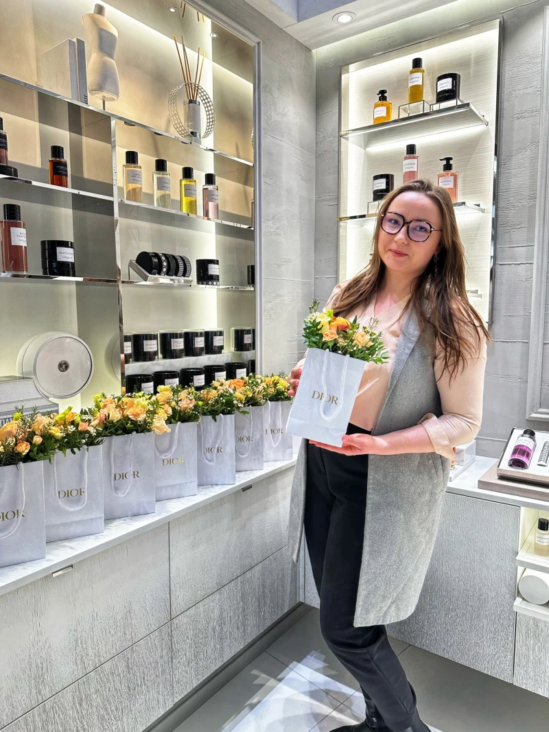 Kwiaty i perfumy to duet idealny!🌿 Ogromnie doceniamy to, że marki takie jak @dior wracają do nas przy kolejnych projektach. Kontynuacja tej współpracy to dla nas czysta przyjemność. Dziękujemy za zaufanie – działamy dalej i nie zwalniamy tempa! 🤍🌼

#kwiatynaevent #flower #flowerswarsaw
