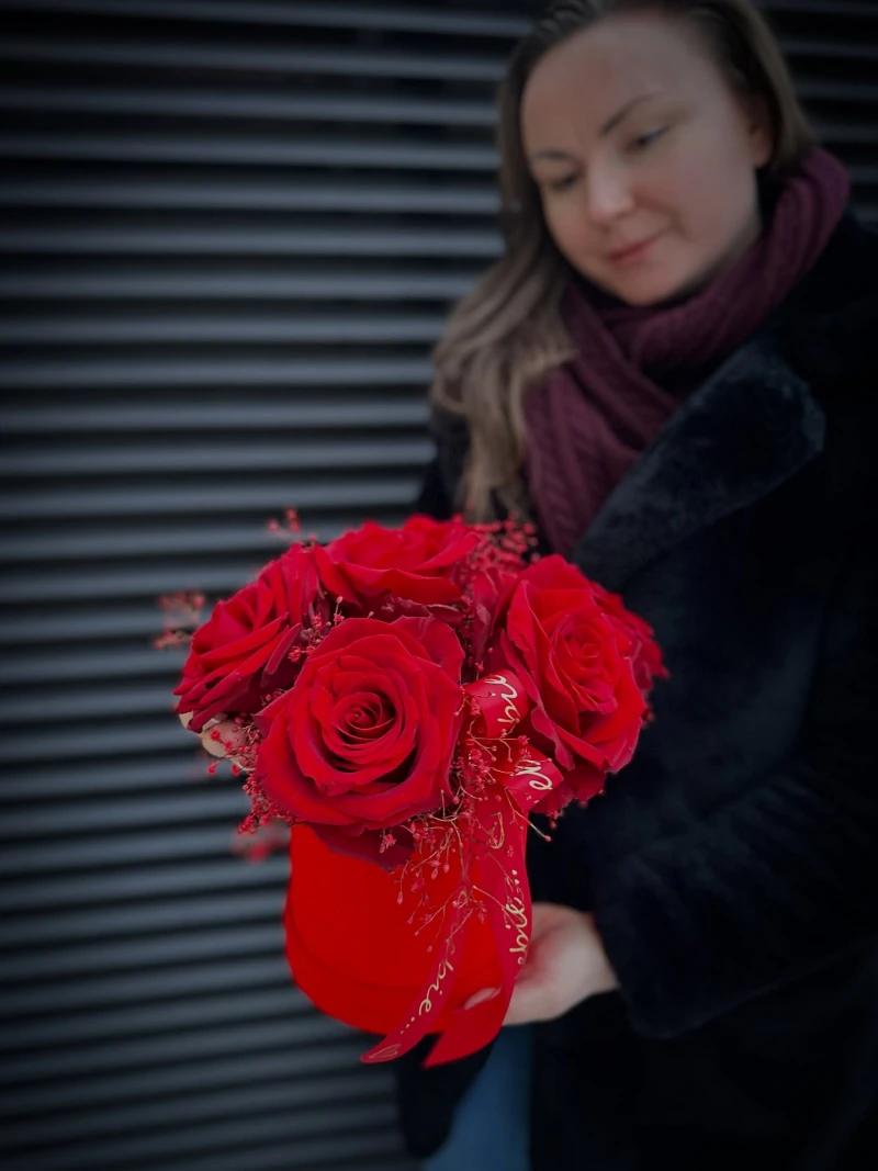 Dzień Zakochanych tuż, tuż … ♥️♥️♥️

#kwiatywarszawa #kwiatynawalentynki #kwiaciarniawarszawabielany #kwiatywpudełkach