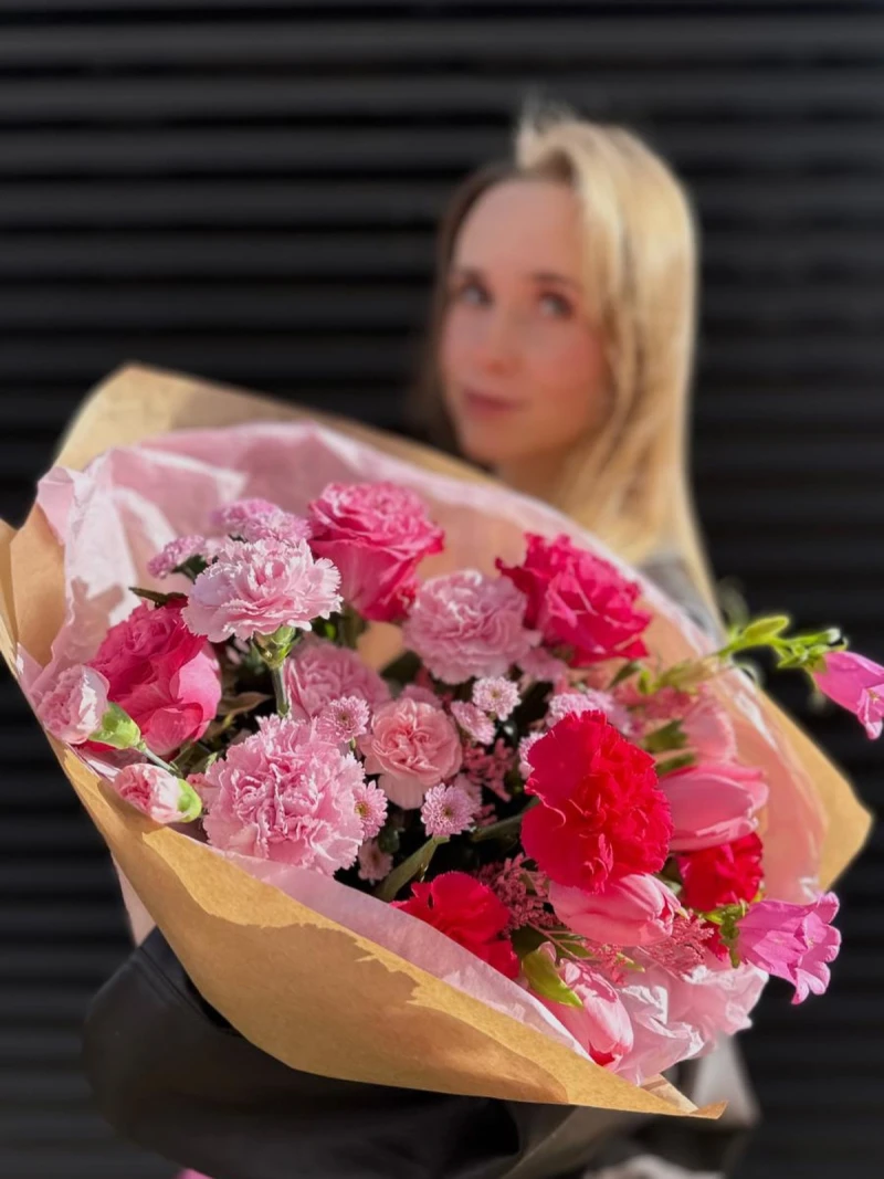 Panowie, bez paniki! 🌸Dzień Kobiet wypada już w tę niedzielę, ale my trzymamy rękę na pulsie💐Jesteśmy dla Was od 8:00 aż do 20:00! Będzie wszystko, czego potrzebujecie, by wywołać uśmiech: gigantyczny wybór bukietów, kwiaty doniczkowe i gotowe kompozycje. 💐 Wpadajcie – pomożemy wybrać ten idealny zestaw! 🌷✨ 

#kwiaciarniabielany #kwiaciarniawarszawa #kwiatywarszawa #bielanywarszawskie #dzieńkobiet