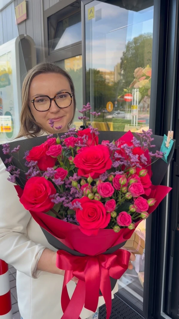 Mamy dla Was coś nowego! Tuż obok naszej kwiaciarni, na stacji Shell, pojawił się nasz kwiatomat.

Od teraz możecie kupić świeży, gotowy do wręczenia bukiet o każdej porze dnia i nocy. W kwiatomacie można również odebrać zamówienie złożone wcześniej w naszej kwiaciarni.

Kwiaty są przechowywane w odpowiedniej temperaturze, dzięki czemu zachowują świeżość i piękny wygląd.

Z okazji otwarcia na pierwszych klientów czeka również mała niespodzianka. Zapraszamy!

#kwiaty #bukiet #kwiaciarniawarszawa #kwiaciarnia #kwiatomat
