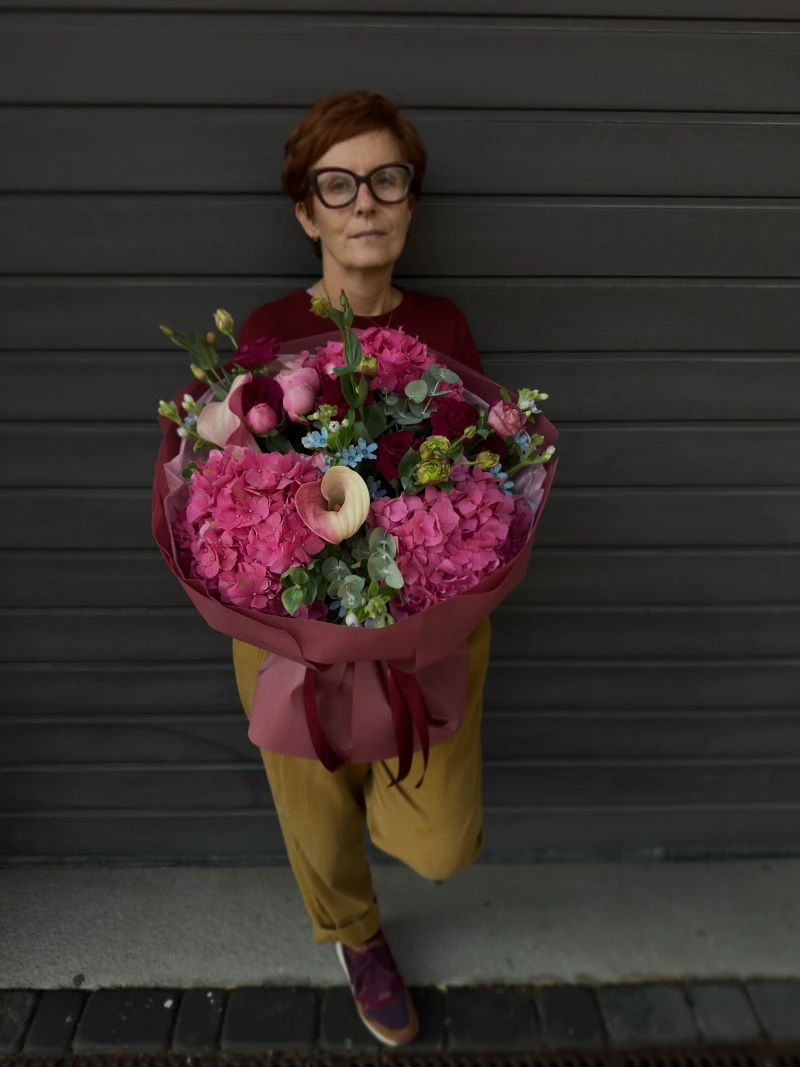 Elegancki, tajemniczy z głębią koloru 🩷

#bukiet #kwiatywarszawa #jesiennybukiet #kwiatybielany #flowers