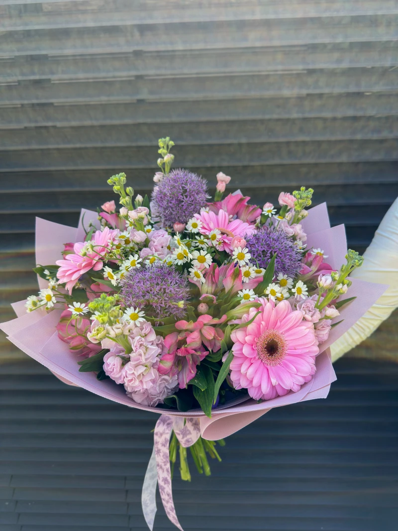 Wiosna w wazonie i piękna niedziela. Czego chcieć więcej? 🌸🌞

#wiosna #flowers #kwiaciarniabielany #kwiaciarniawarszawa #bukiet