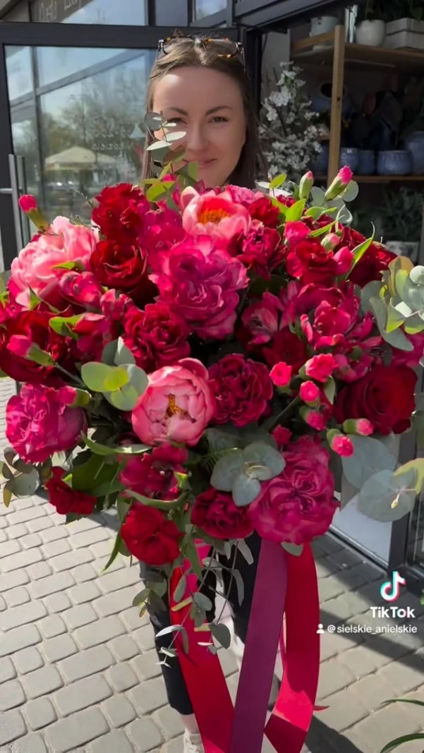 Czasami słowa to za mało… ❤️ 

#kwiaciarniabielany #kwiatybielany #kwiatywarszawa #kwiaciarniawarszawa