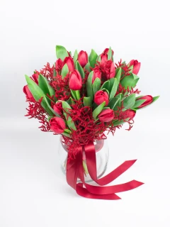 Bukiet Czerwonych Tulipanów z Limonium