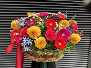 Barwny Kosz Kwiatowy na Rocznicę