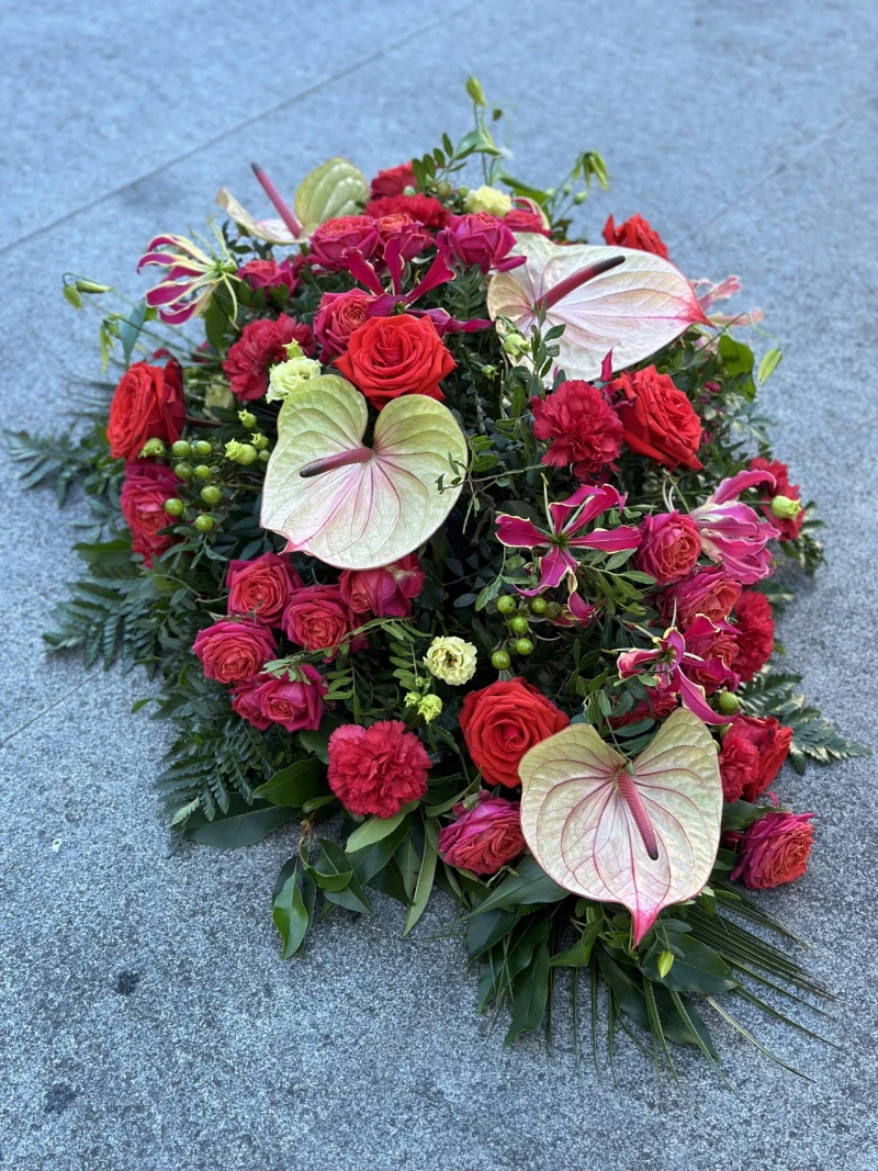 Wiązanka pogrzebowa w oryginalnym wydaniu z anturium