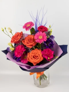 Kontrastowy Bukiet z Pomarańczową Różą